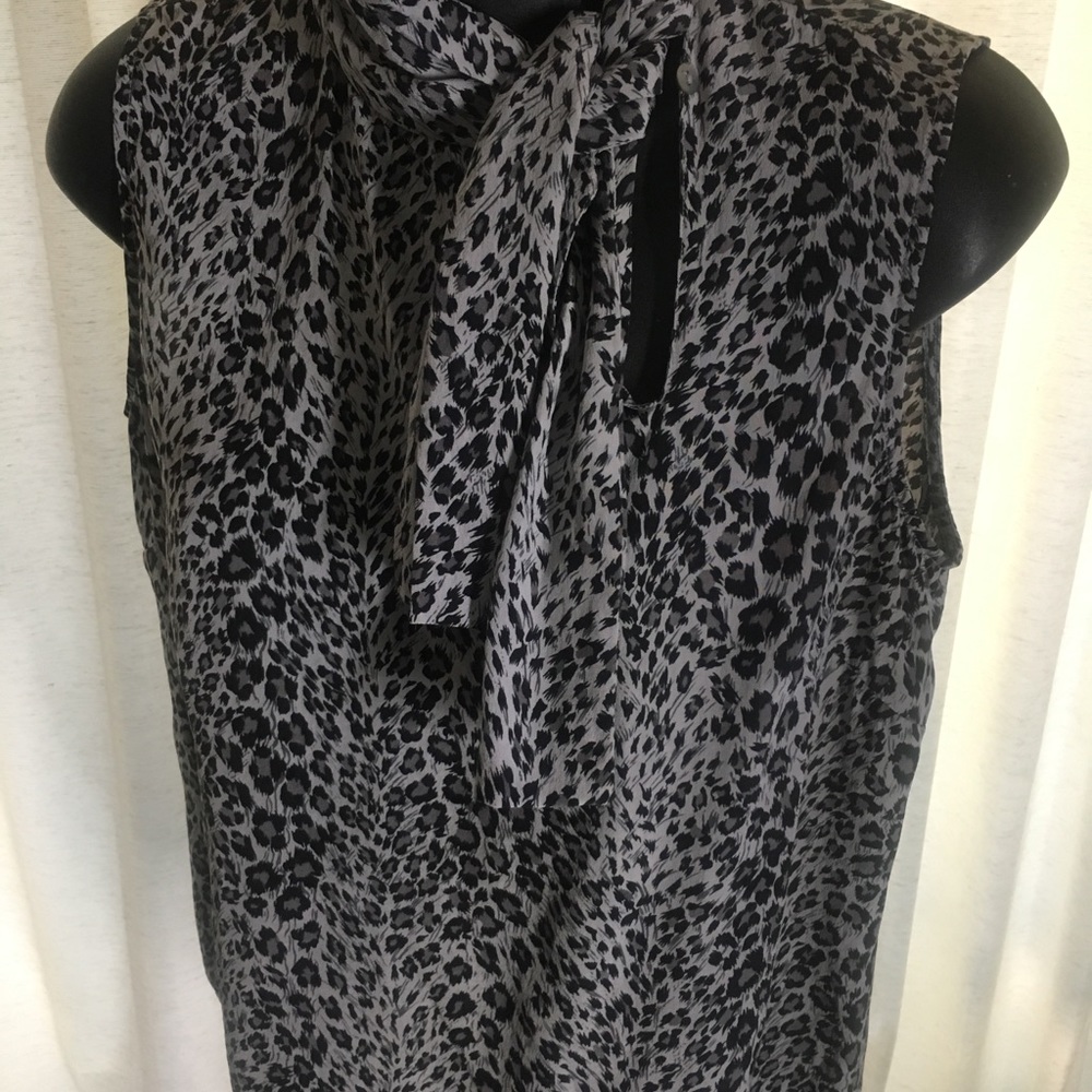 August Silk Women’s Sleeveless Pullover Shirt.